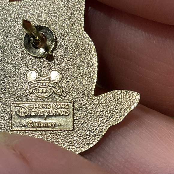 Disney’s Little Mermaid’s Flounder Fish Pin - Picture 4 of 4